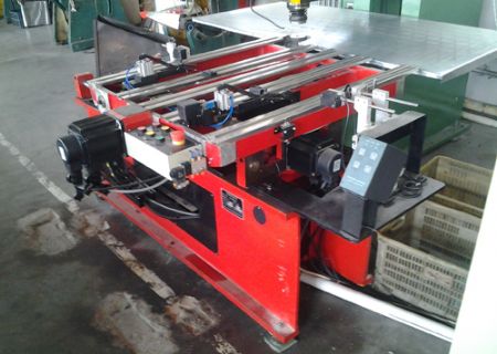 點擊檢查具體信息<br>標題：數控沖床主動送料機 瀏覽次數：2908